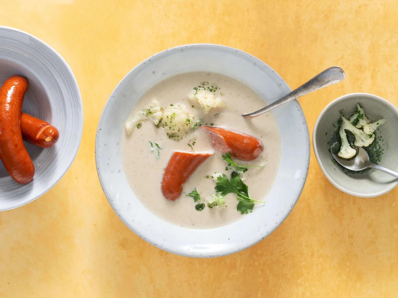 Vellutata di cavolfiore con salsiccette