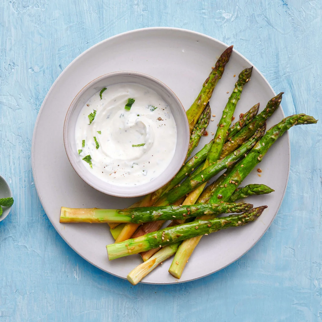 Sesamspargeln mit Ricotta-Dip