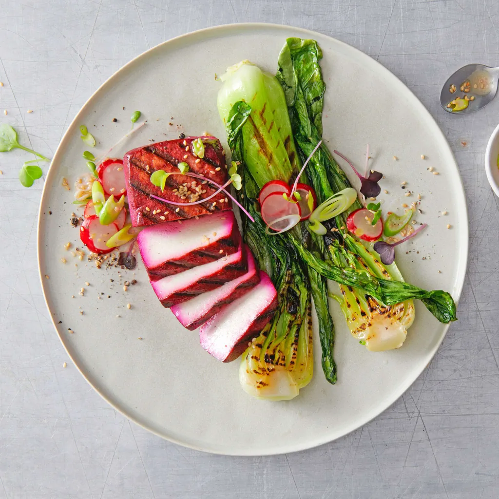 Tofu rosso marinato con pak choi