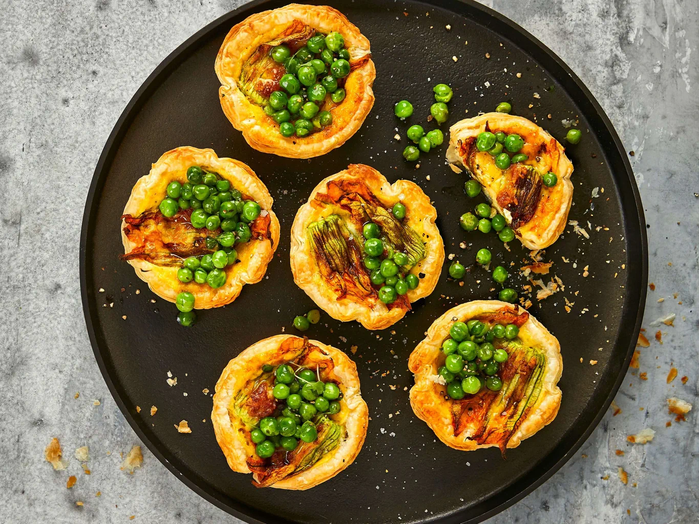 Tartelettes aux fleurs de courgette avec petits pois