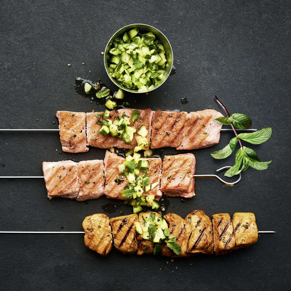 Grillspiesse mit Gurken-Salsa