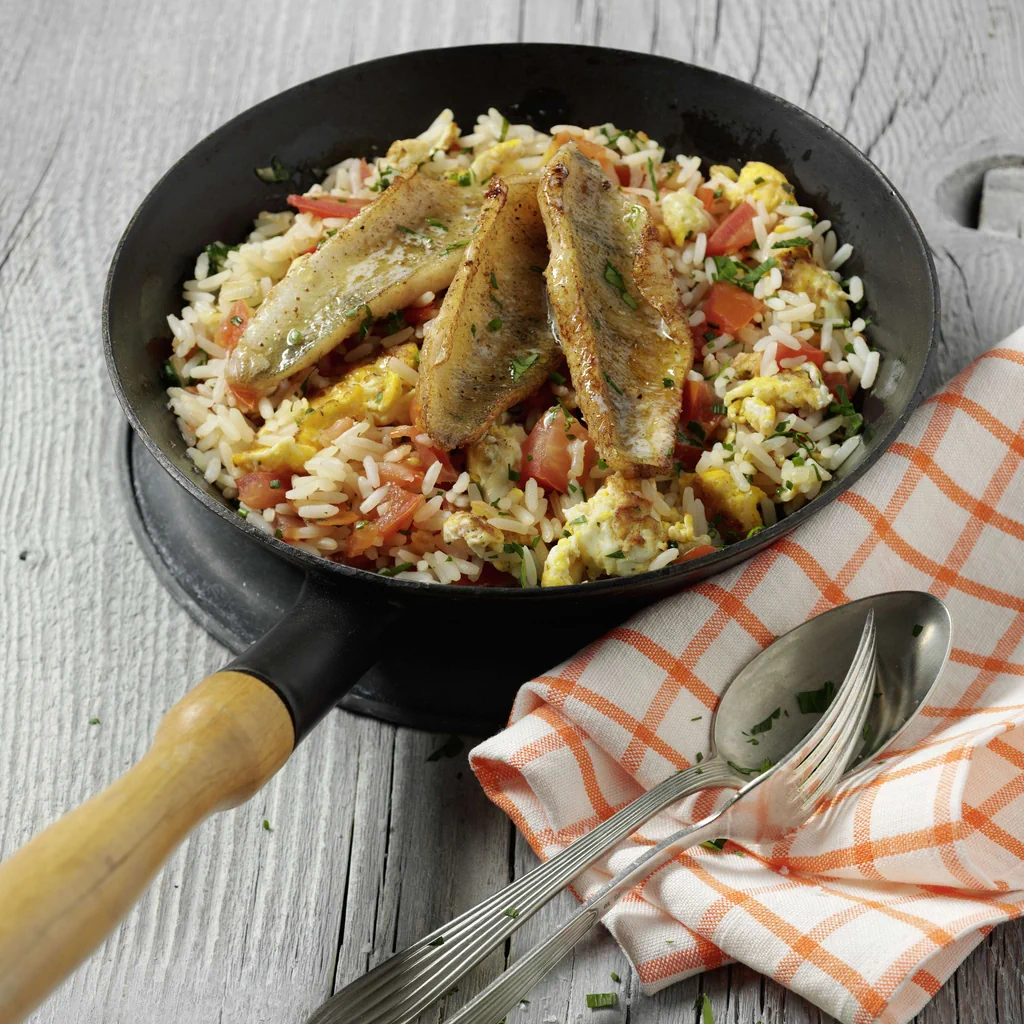 Reis-Tomaten-Pfanne mit Fisch