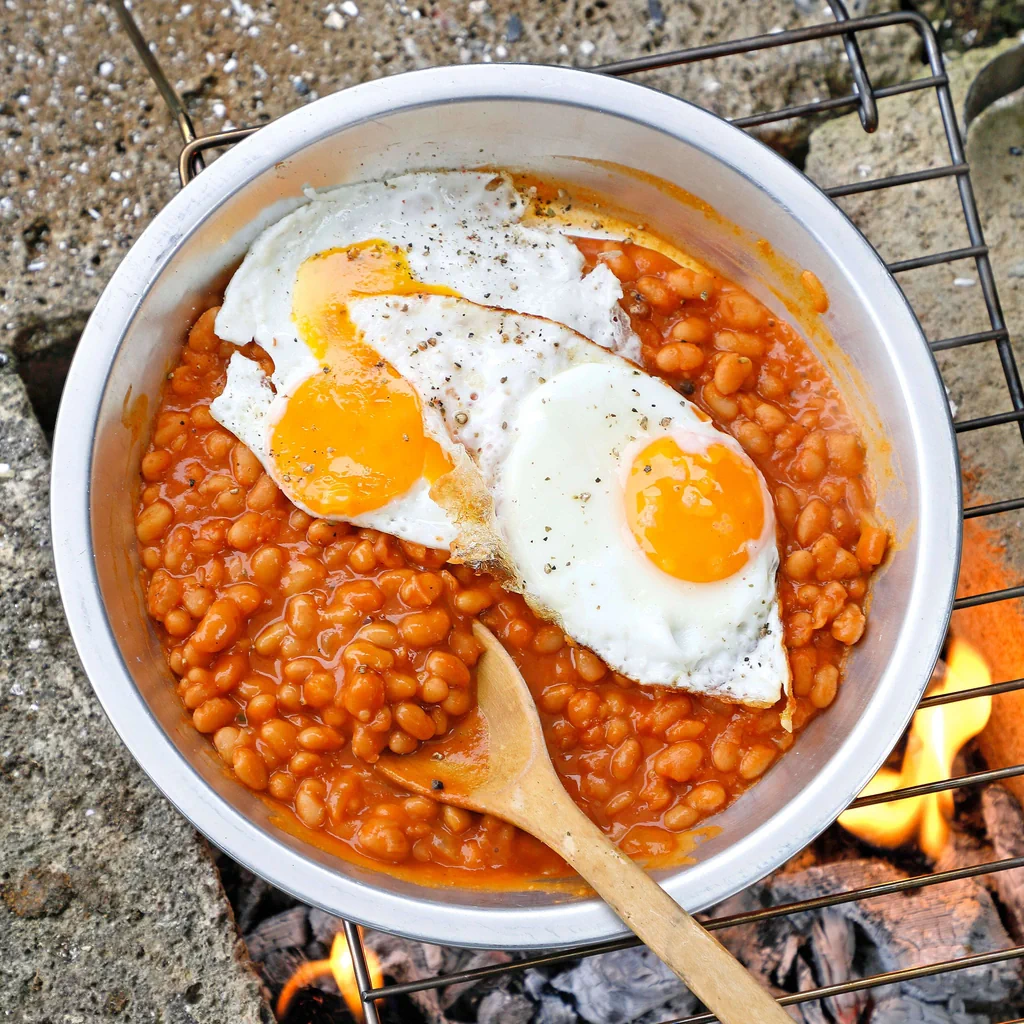 Baked Beans und Spiegeleier