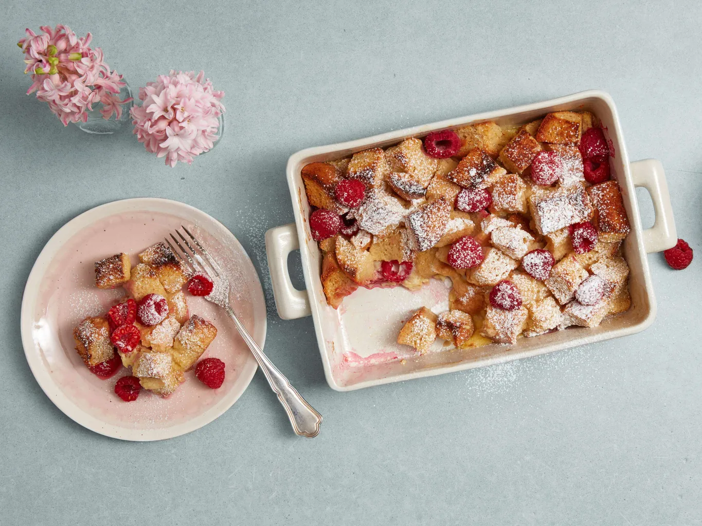 Brotauflauf mit Himbeeren