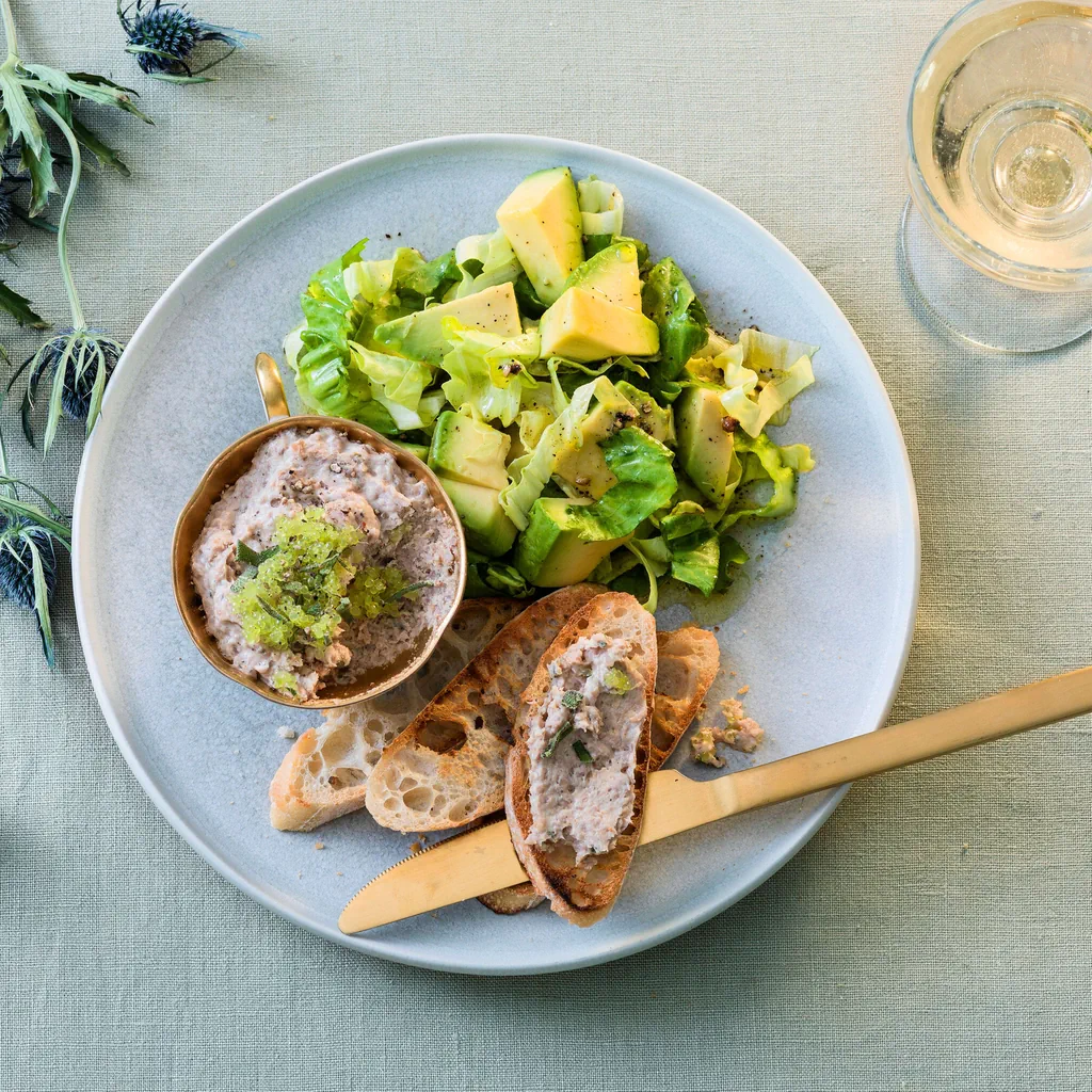 Entenmousse mit Avocadosalat
