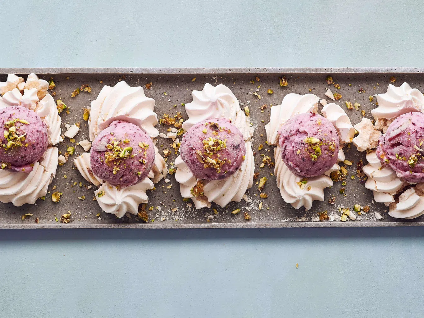 Traubenglace mit Meringues