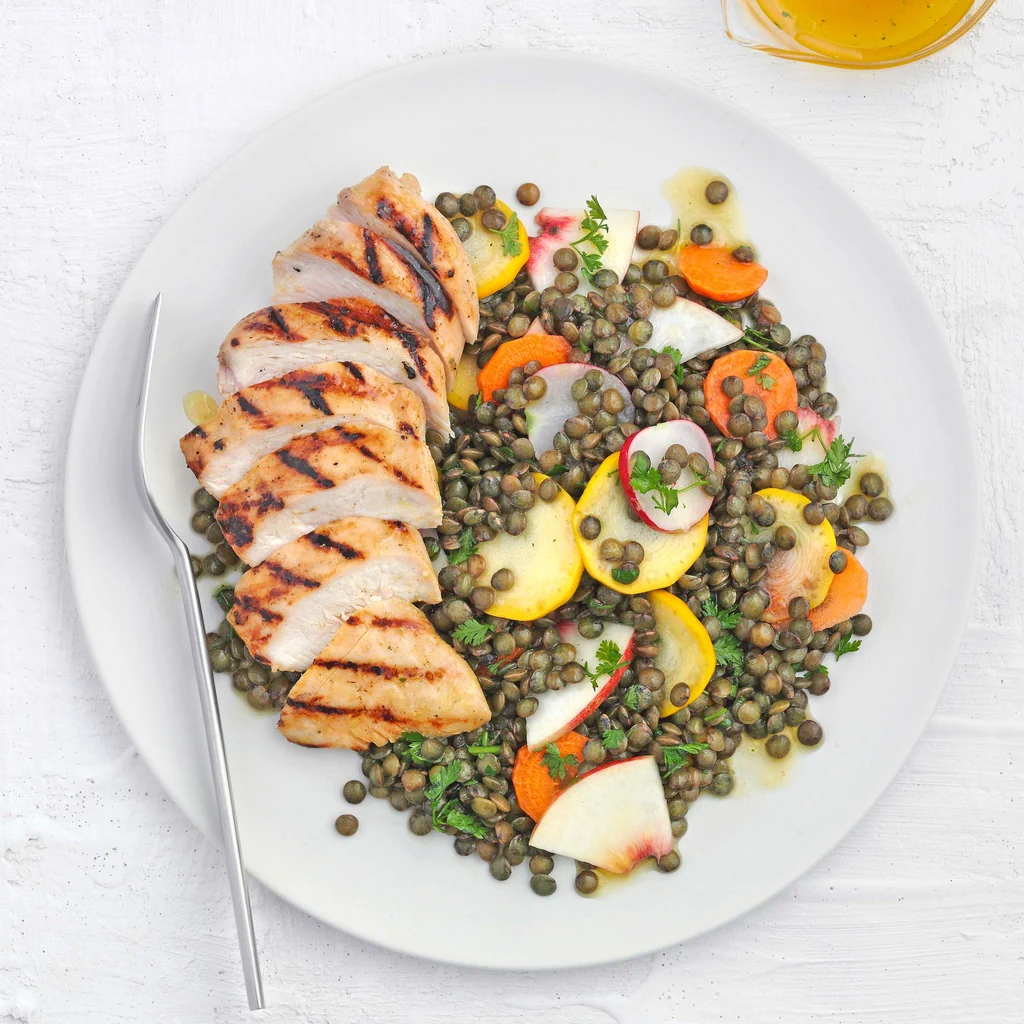 Linsensalat mit Nektarinen und mariniertem Poulet