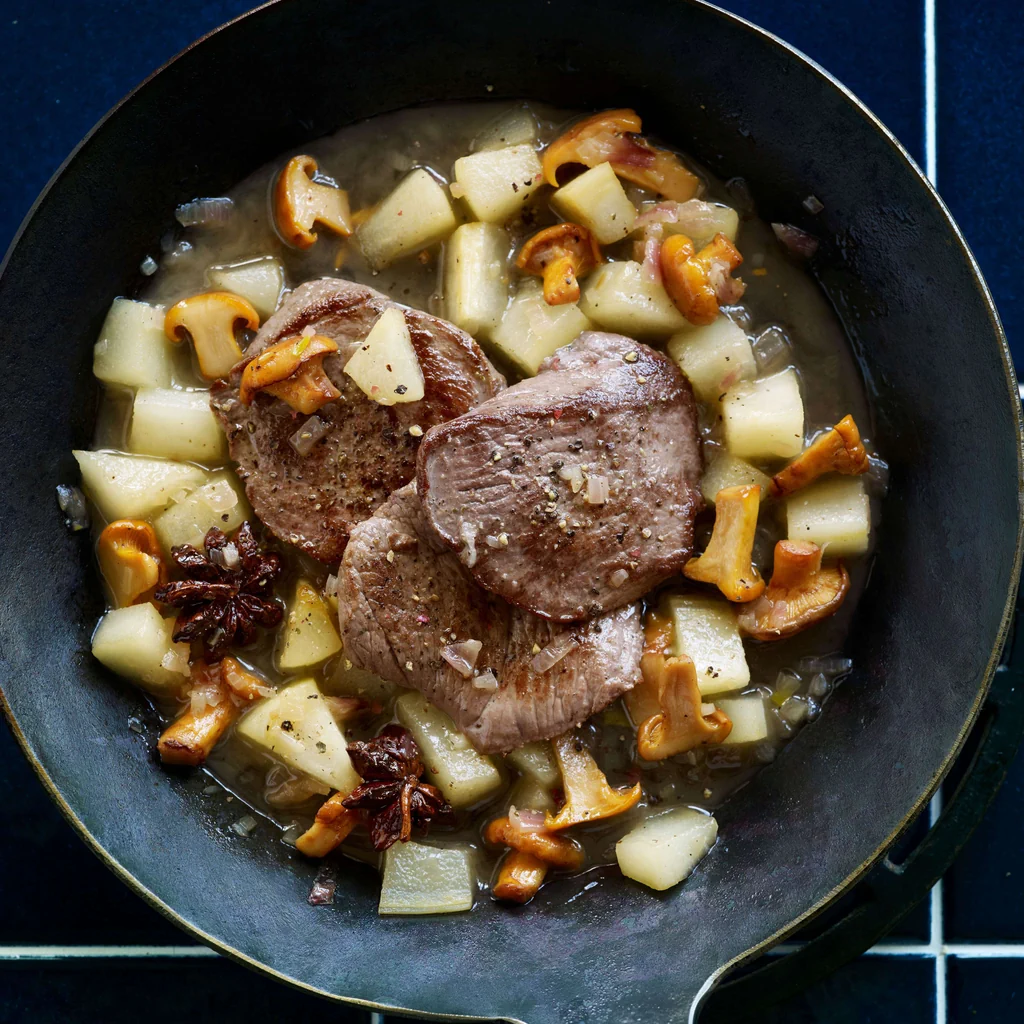 Rehschnitzel mit Eierschwämmli-Birnen-Konfit