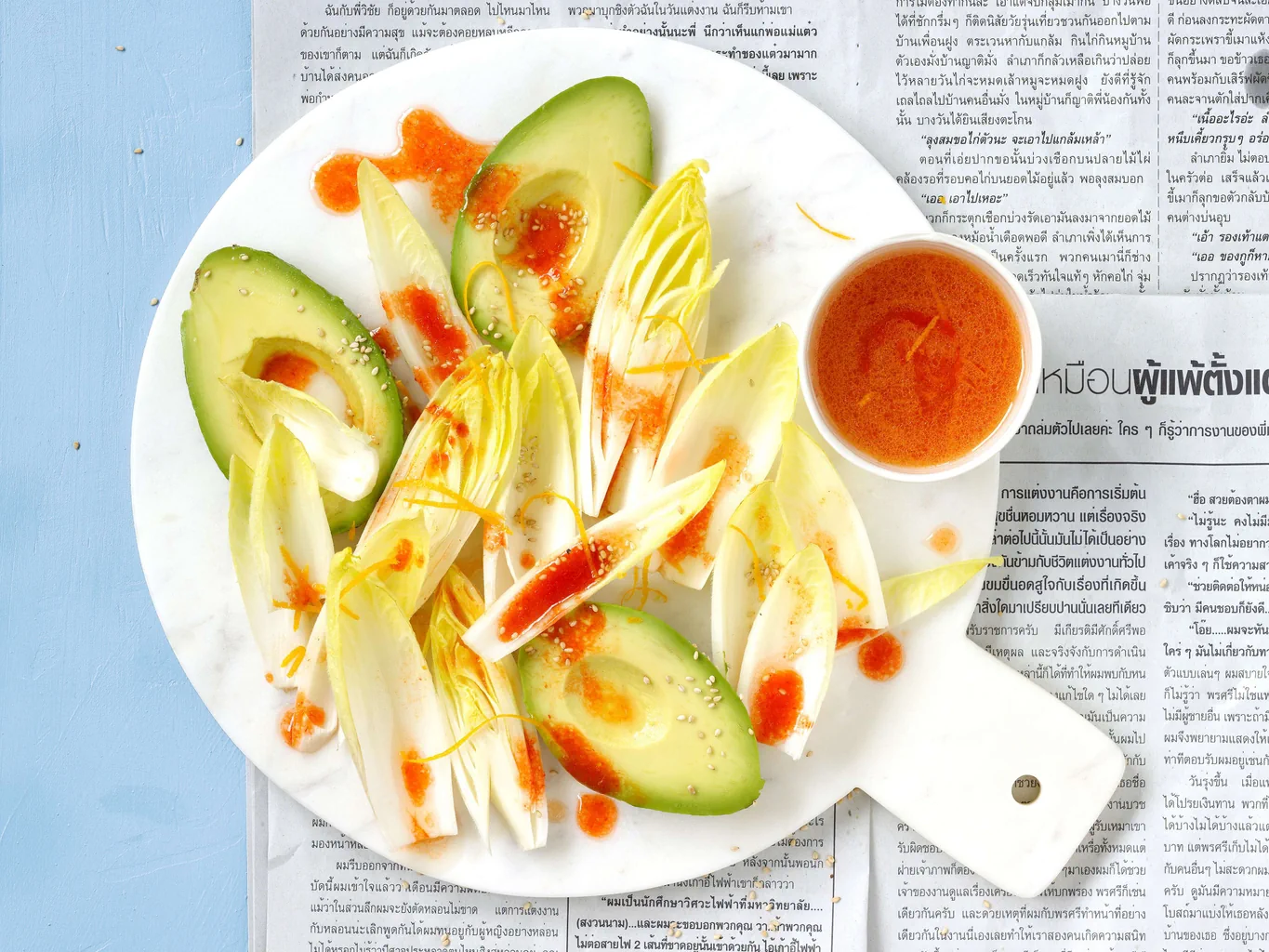 Avocado-Chicorée-Salat mit Sriracha