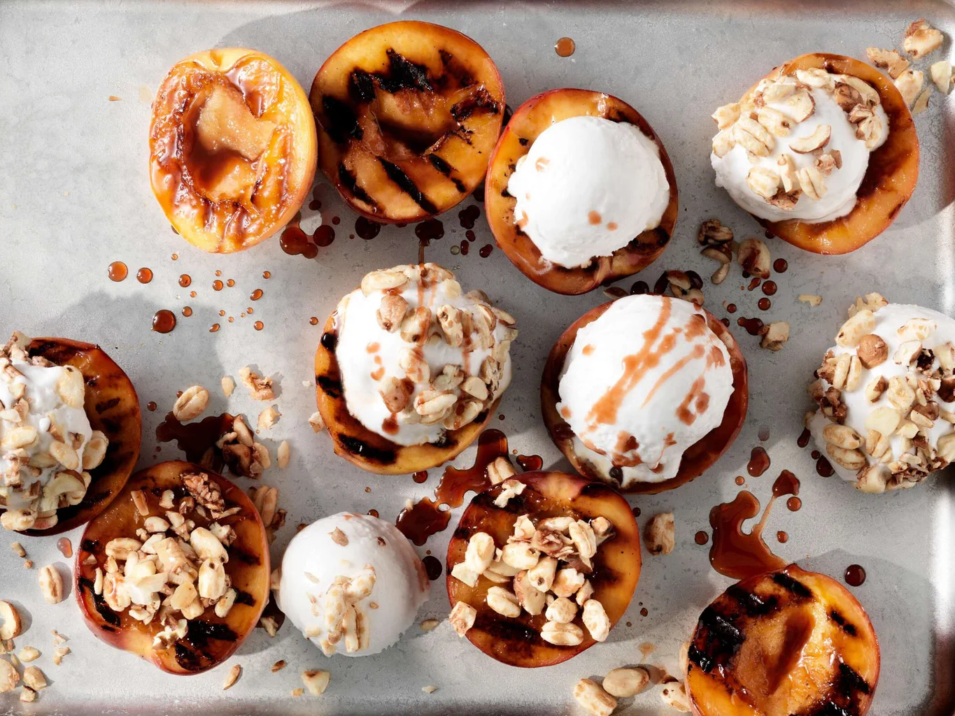Nectarines grillées avec glace croustillante