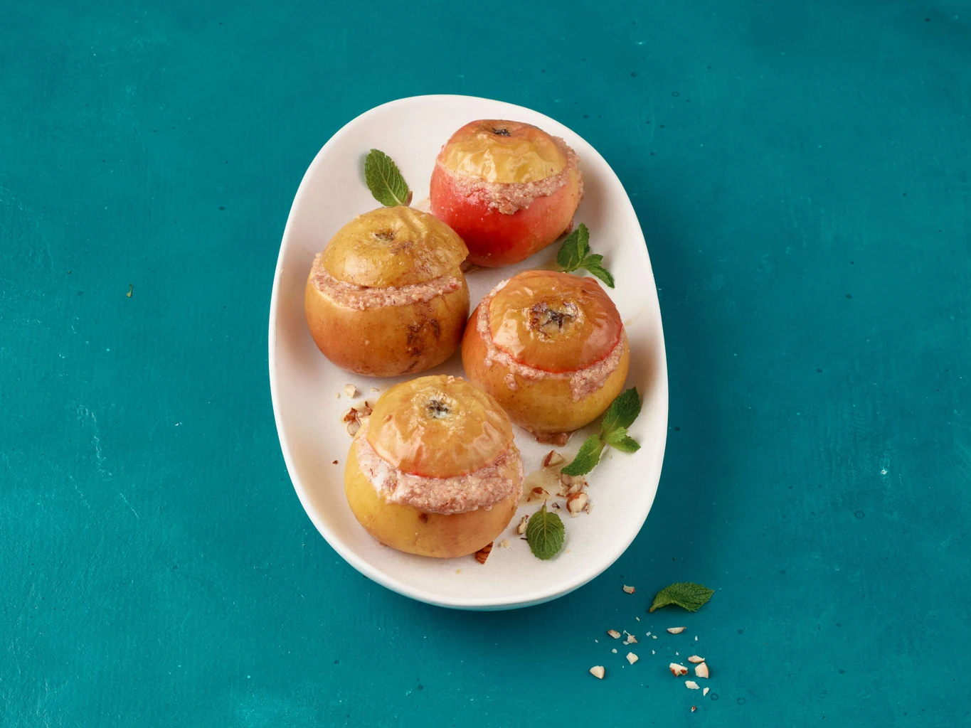 Bratapfel mit Haselnüssen