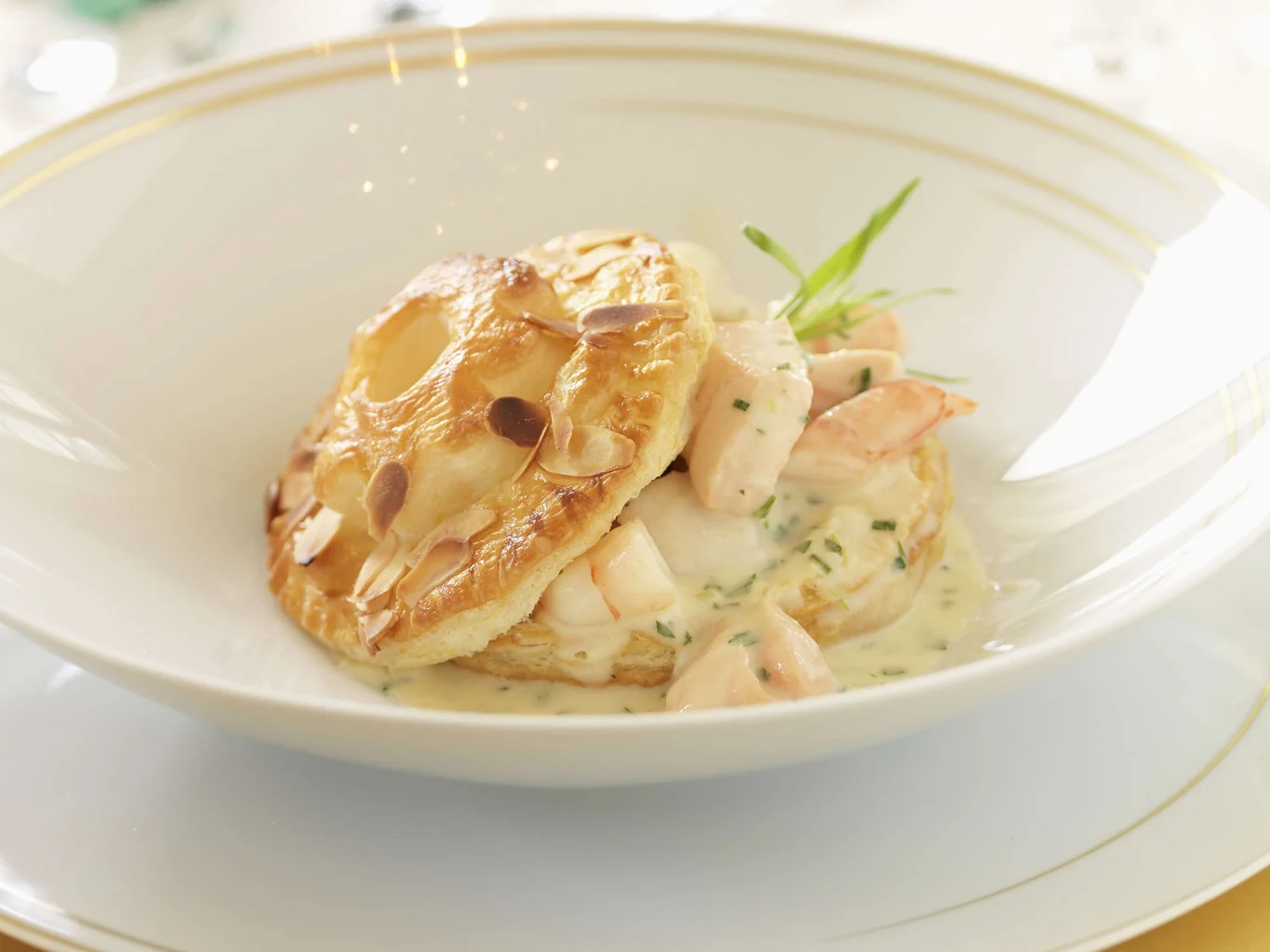 Fischragout im Mandel-Blätterteigpastetchen