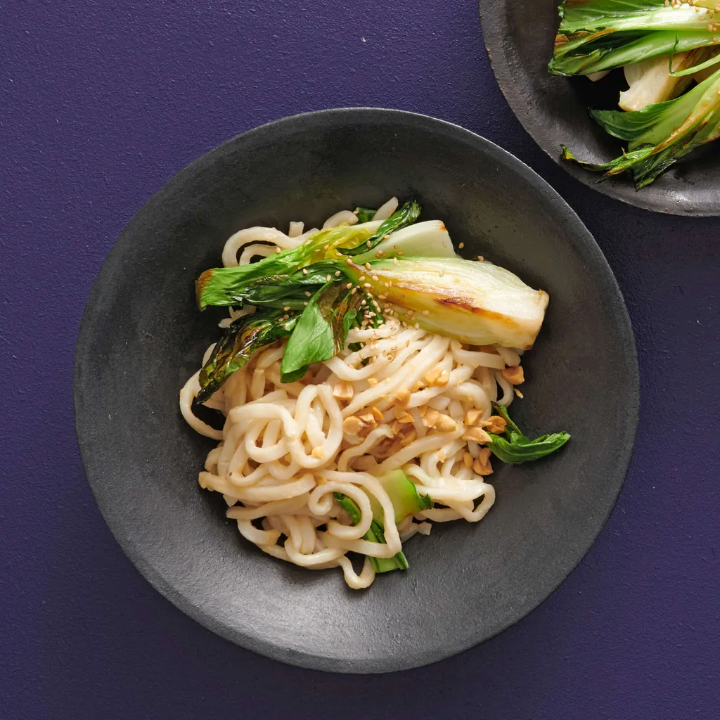 Udon con salsa di arachidi