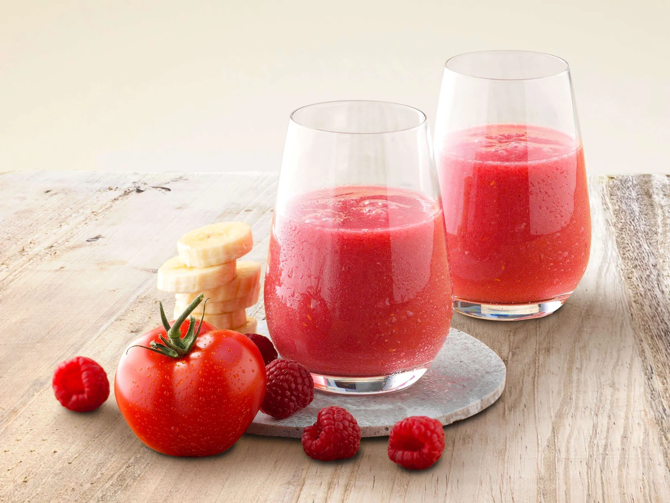 Himbeer-Smoothie mit Tomaten