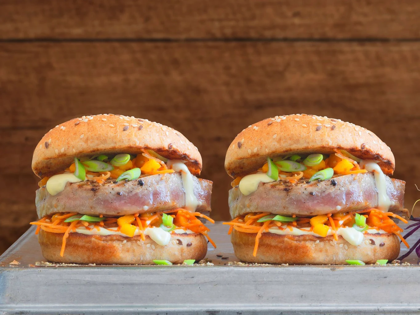 Tuna-Burger mit Mango