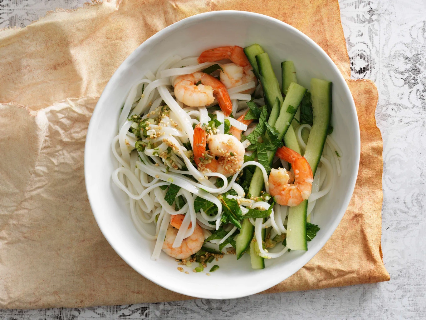 Salade de nouilles de riz avec sauce asiatique