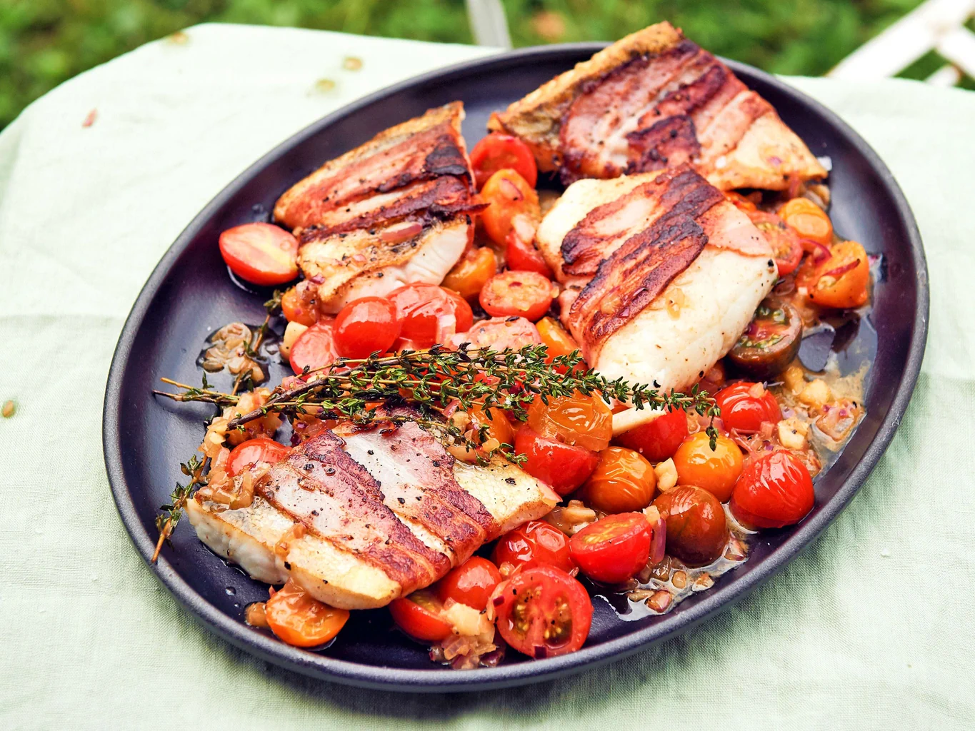 Lucioperca alla pancetta con pomodori