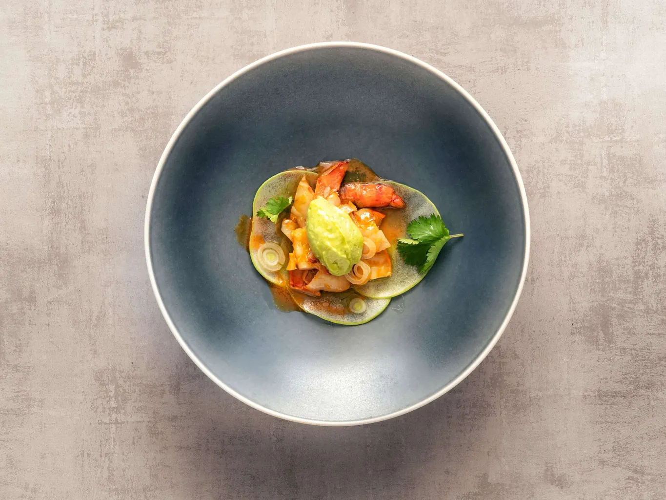 Crevettes avec glace à l'avocat