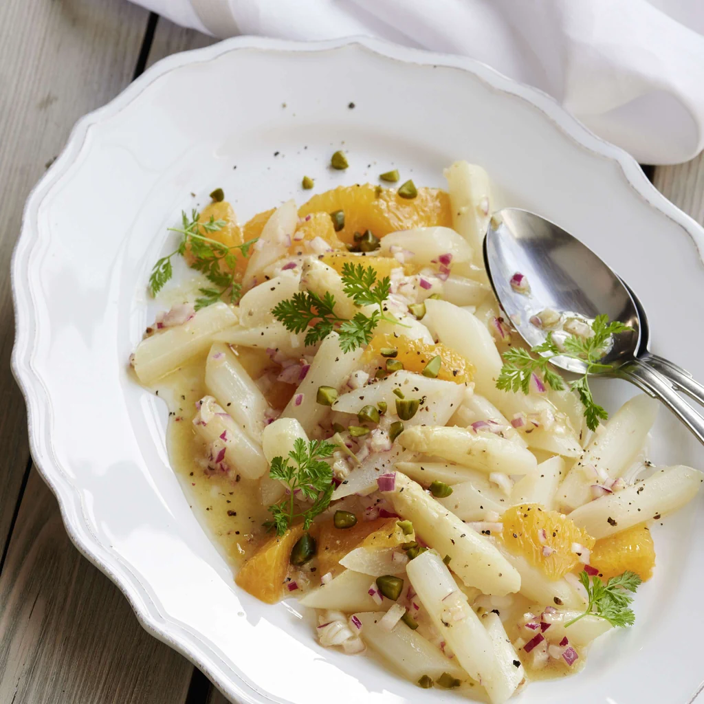 Salade d’asperges avec oranges et cerfeuil