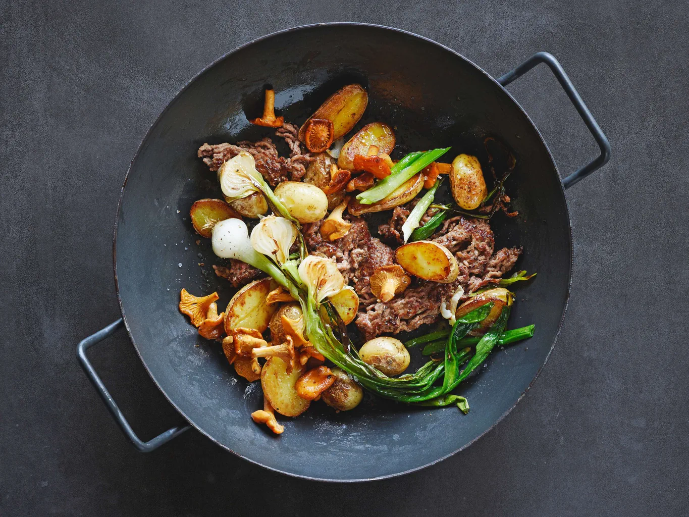 Petites pommes de terre à la viande hachée et aux champignons
