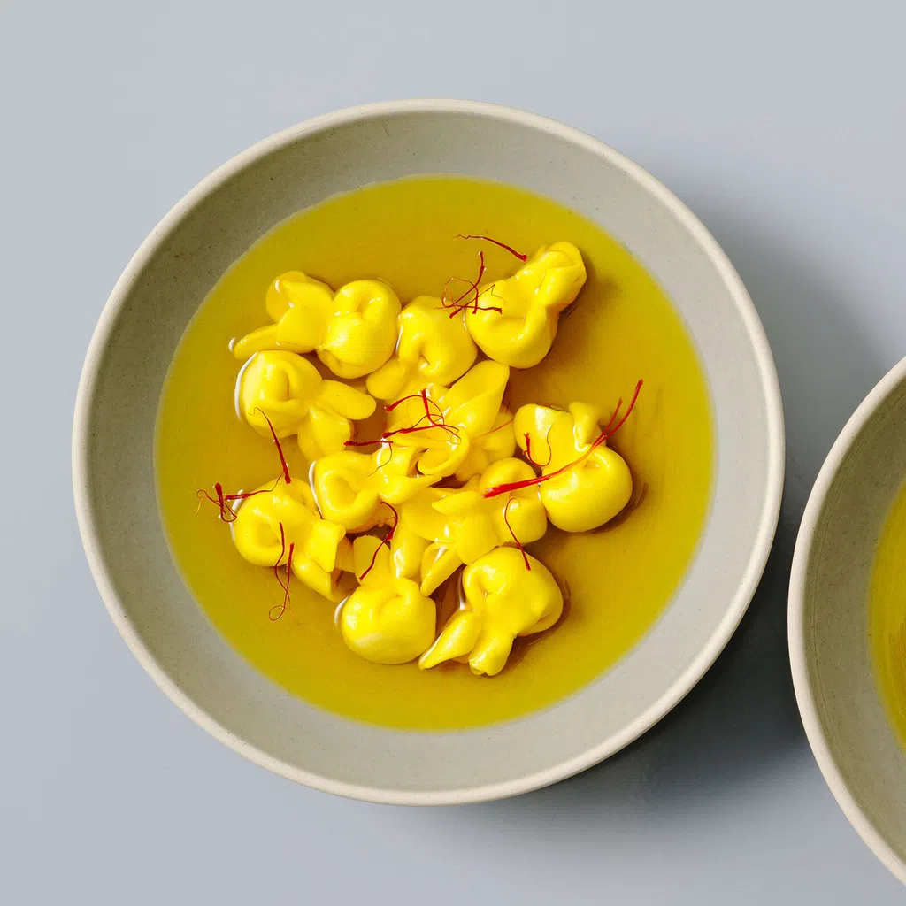 Bouillon au safran avec tortellini 