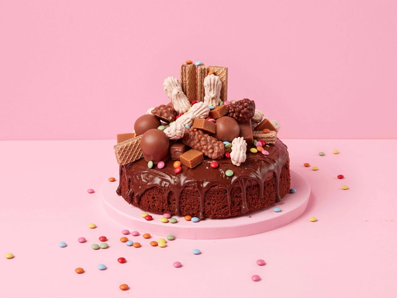 Schokoladenkuchen mit Toppings