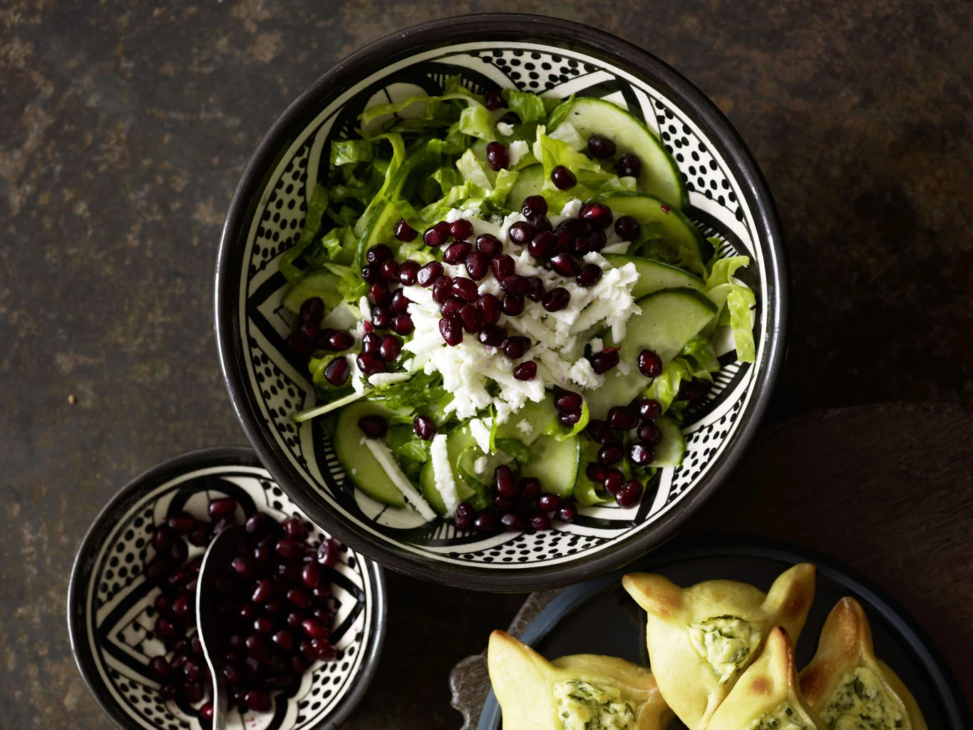 Salade aux graines de grenade avec fromage de brebis