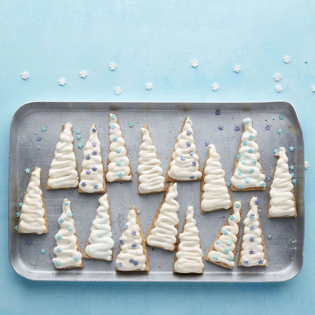 Schneetännchen mit Nüssen