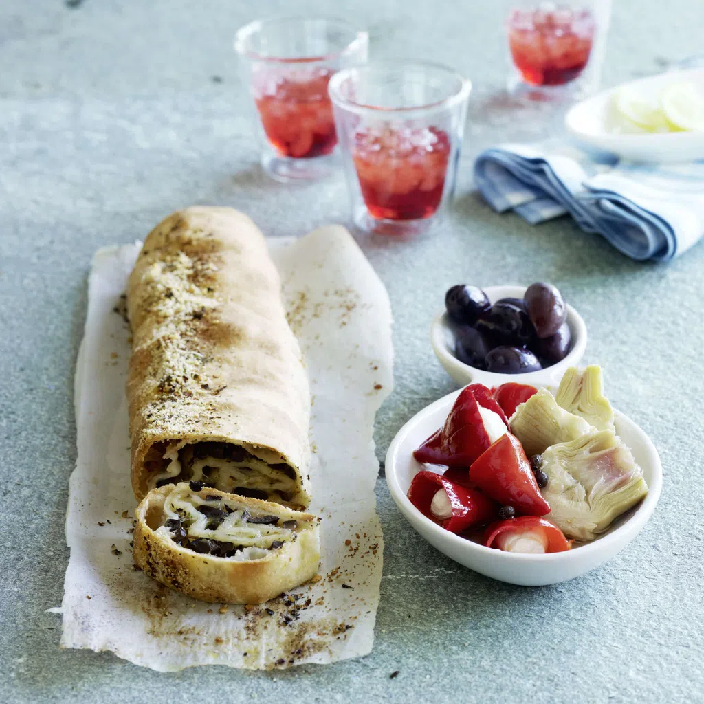 Rotolo con mozzarella e olive