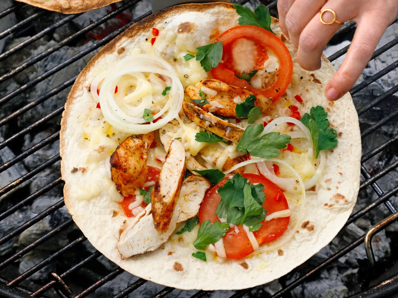 Tortillas con pollo grigliato
