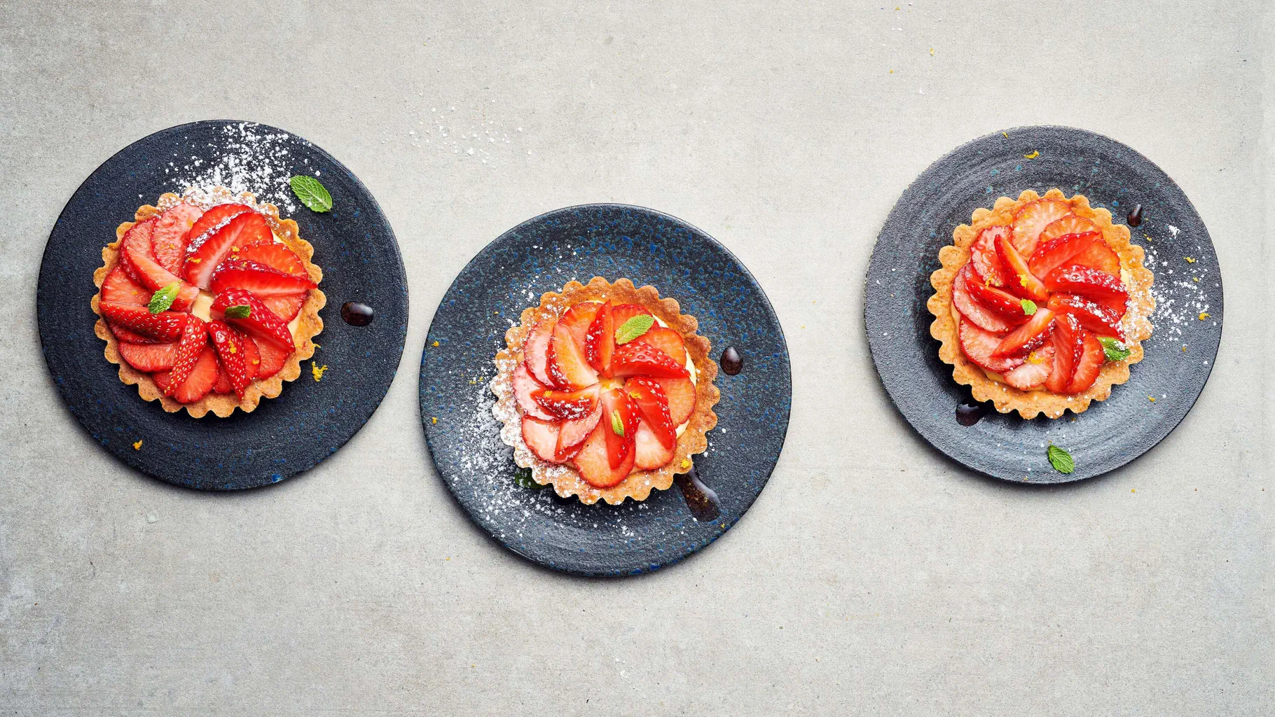 Tartellette con crema di vaniglia e fragole 