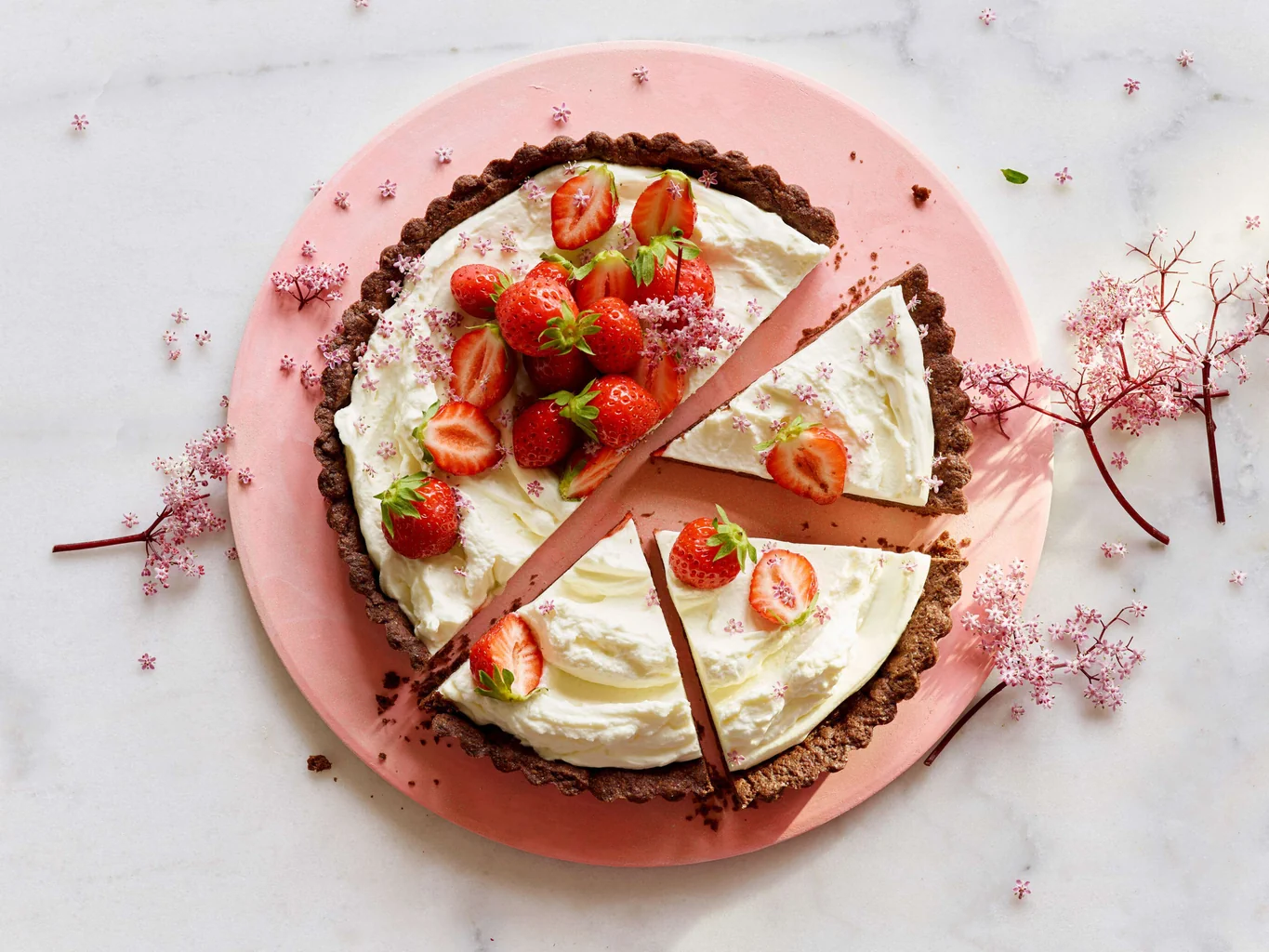 Crostata alla crema di fiori di sambuco