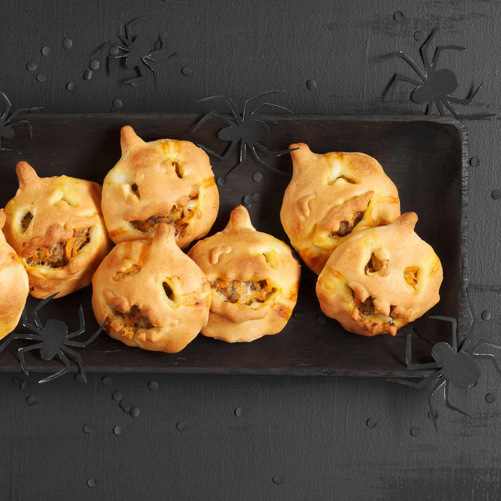 Krapfen di Halloween con zucca e carne macinata 