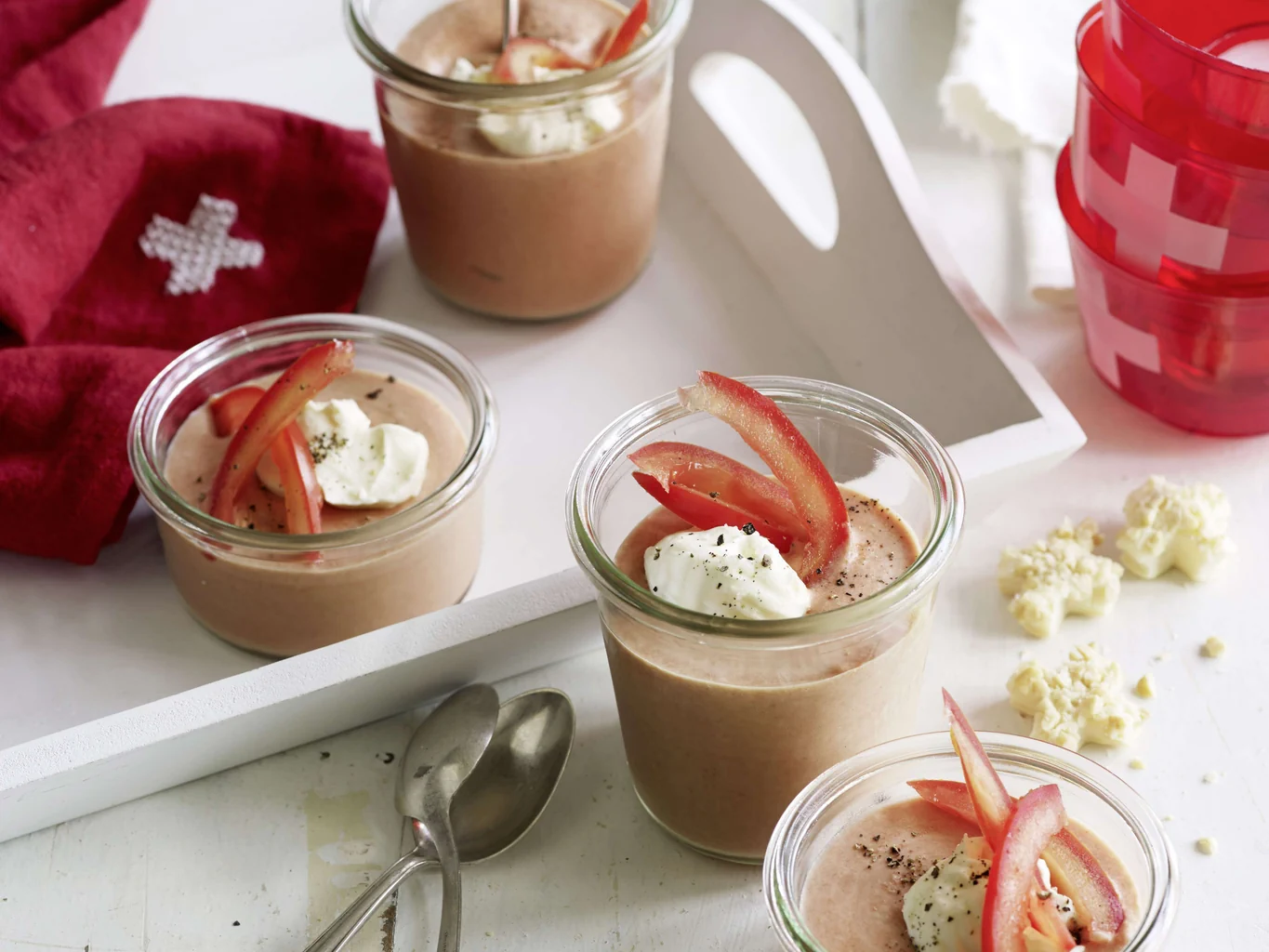 Mousse aux tomates et croix aux noix de cajou