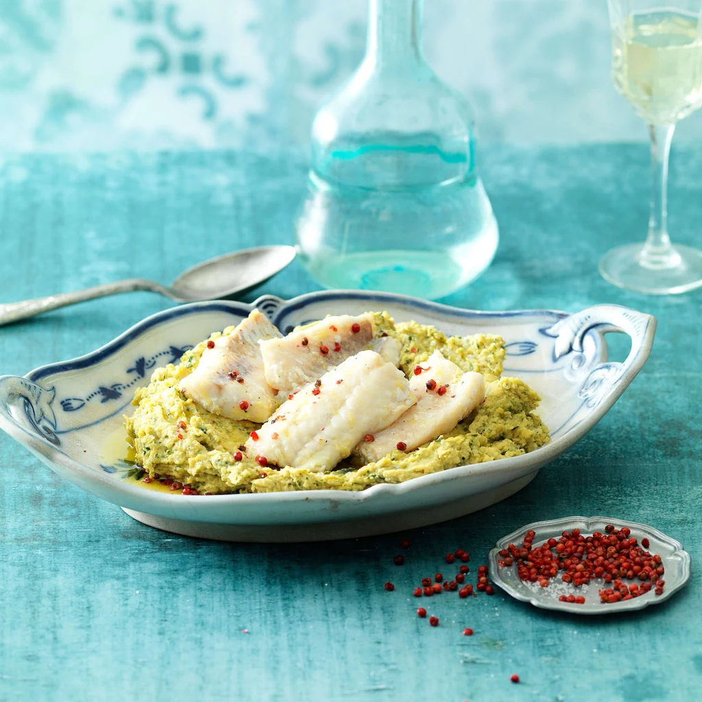Rotbarsch in Zitronenöl auf Bärlauch-Hummus