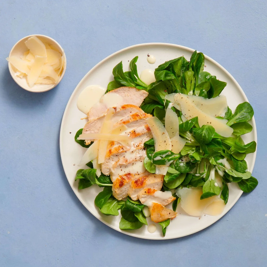 Insalata di formentino con striscioline di pollo