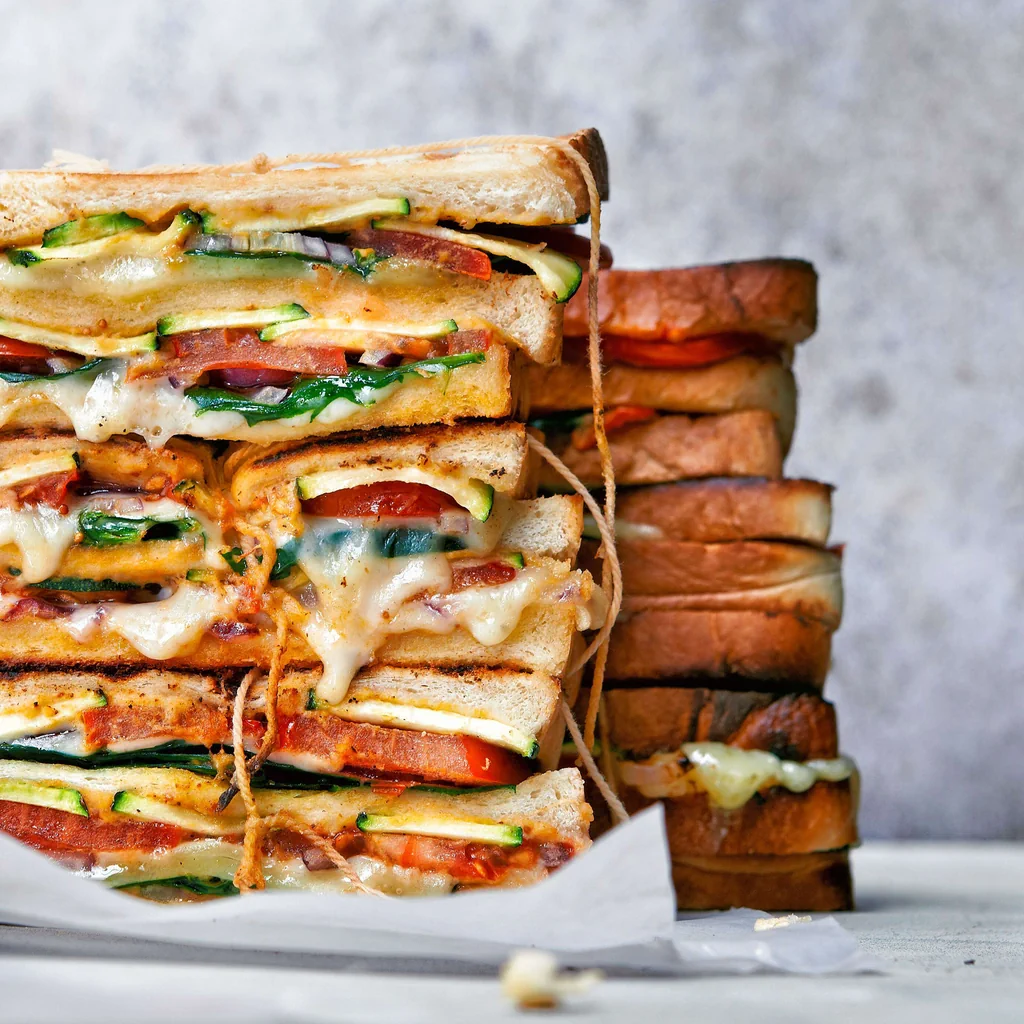 Toast impilato alla griglia