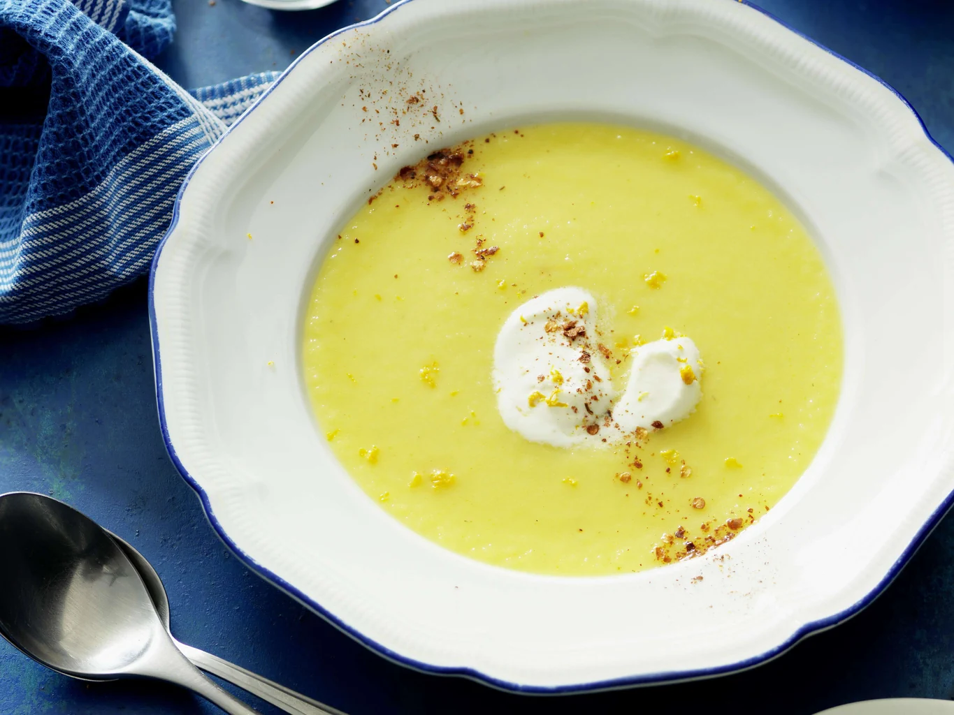 Pfälzer Suppe mit Orangenrahm