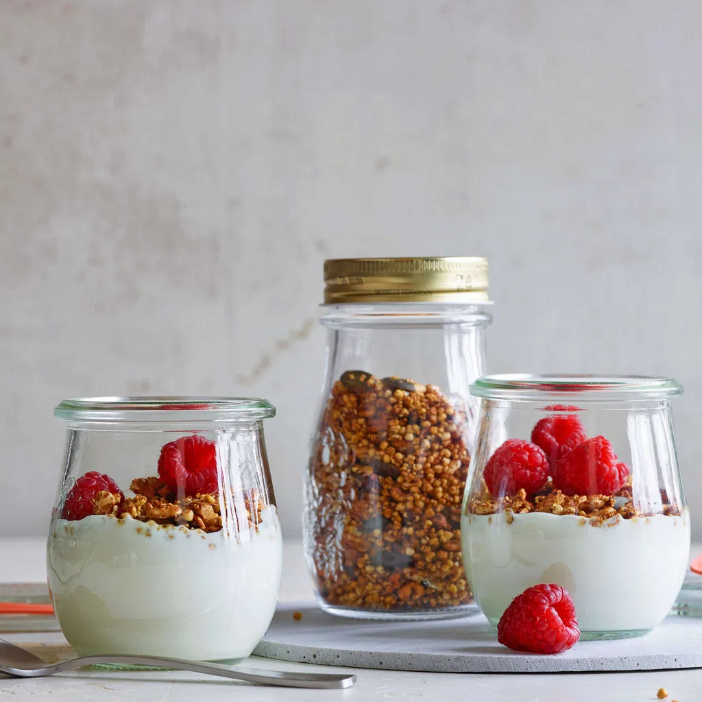 Granola aux noix et aux framboises