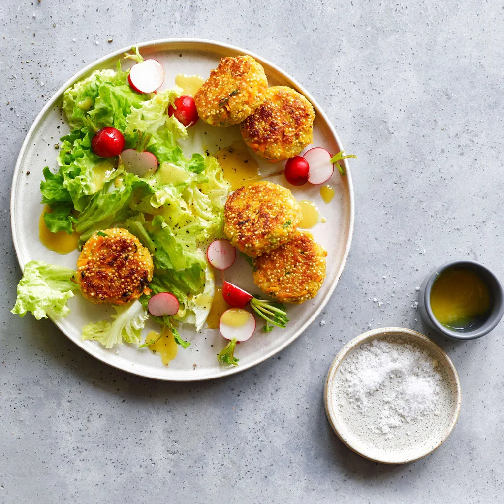 Quinoa-Tätschli mit Salat