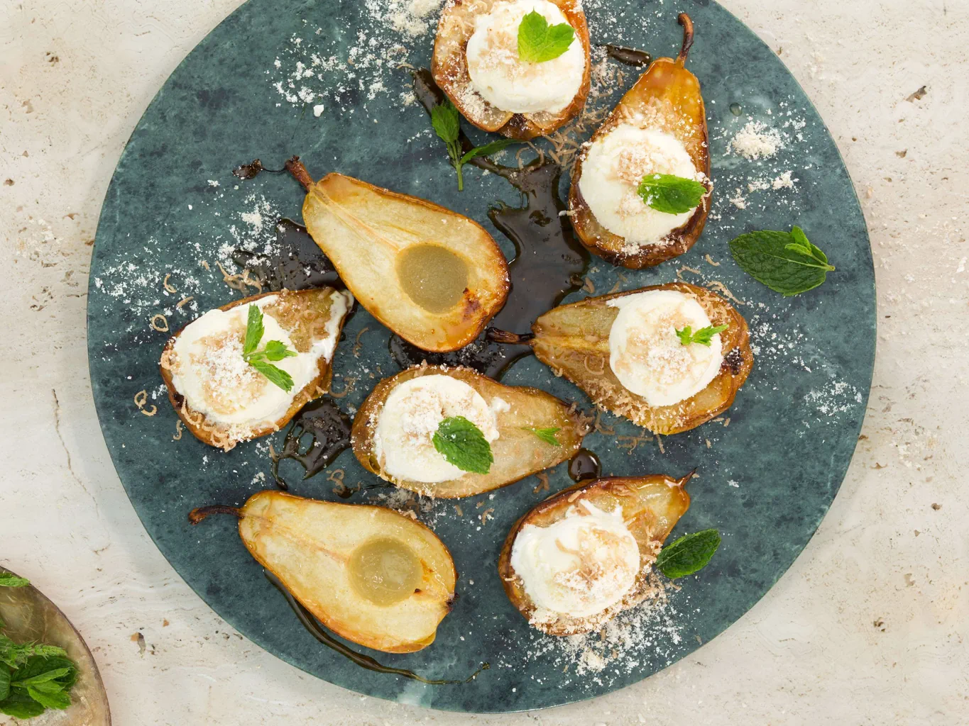 Poires aux vermicelles avec glace vanille