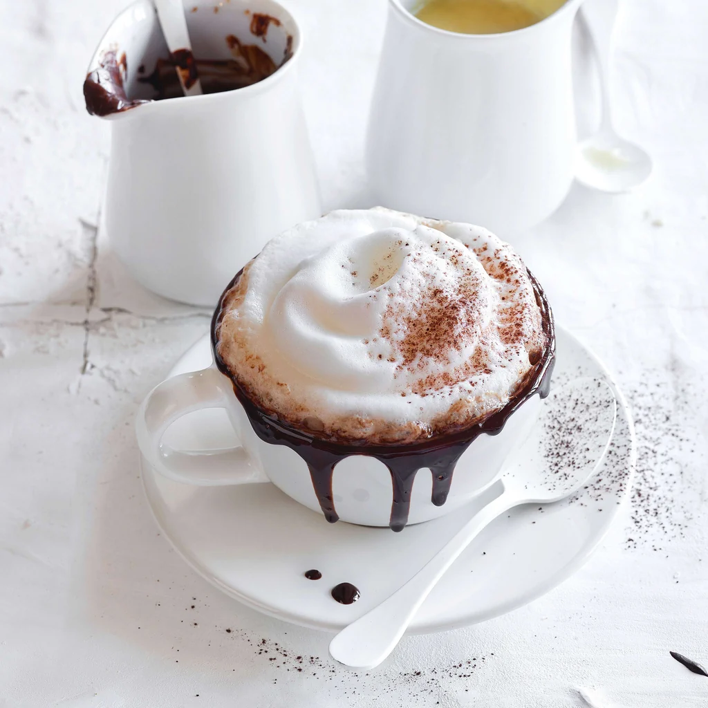 Lait chaud aux chocolats blanc et noir