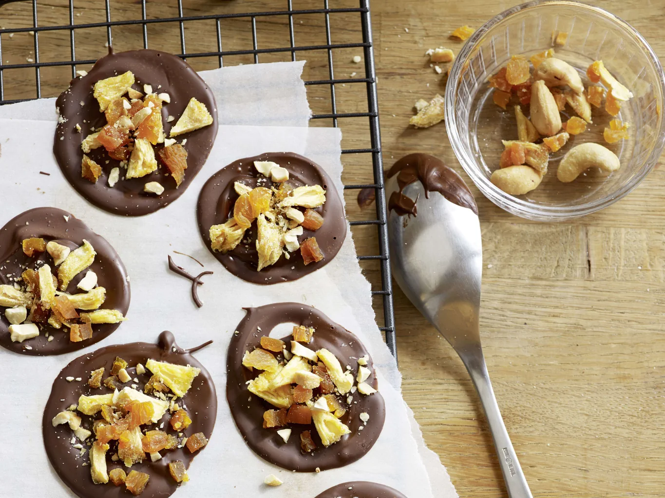 Talleri di cioccolato con albicocche e ananas
