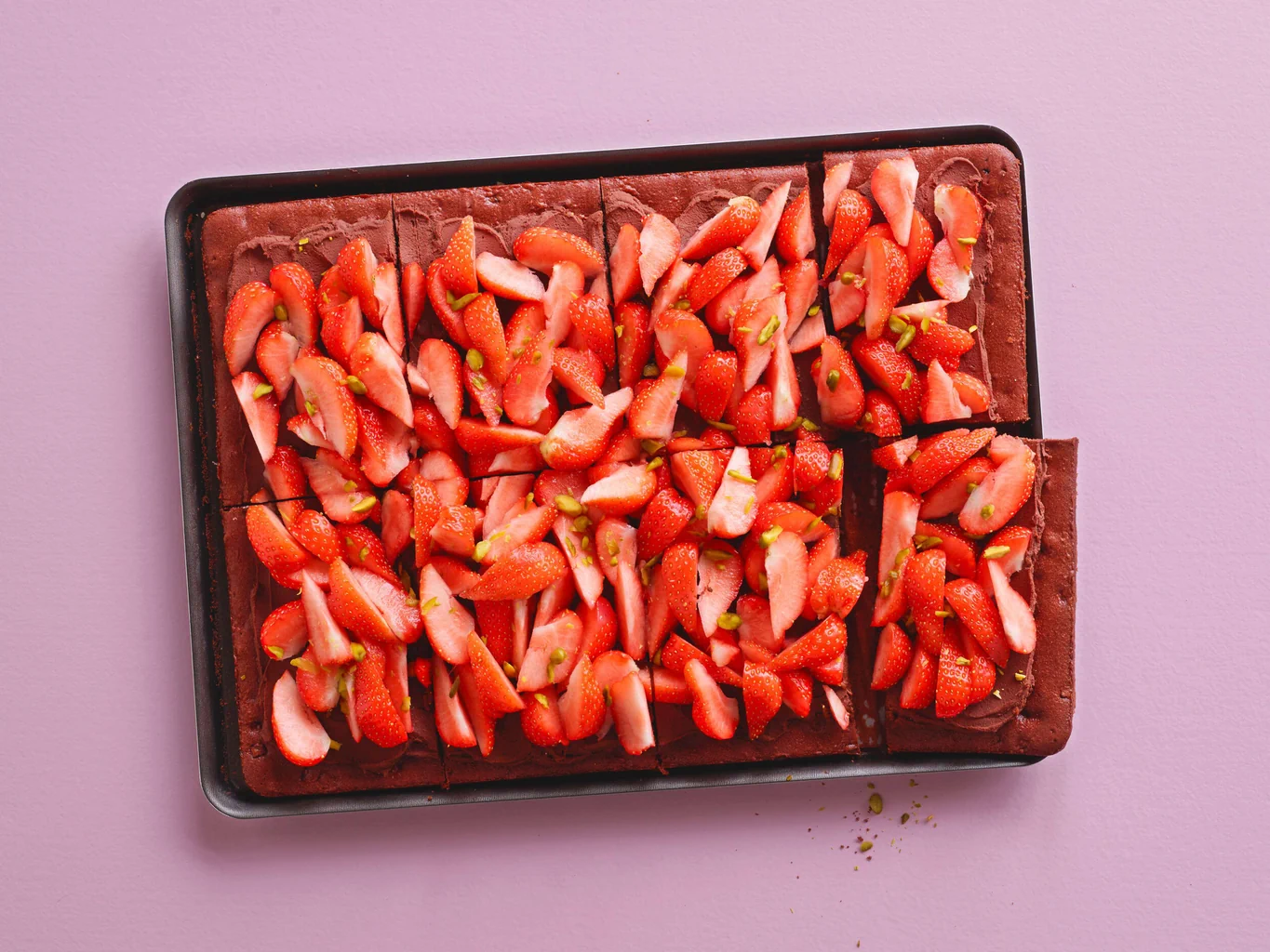 Schokoladenkuchen mit Erdbeeren