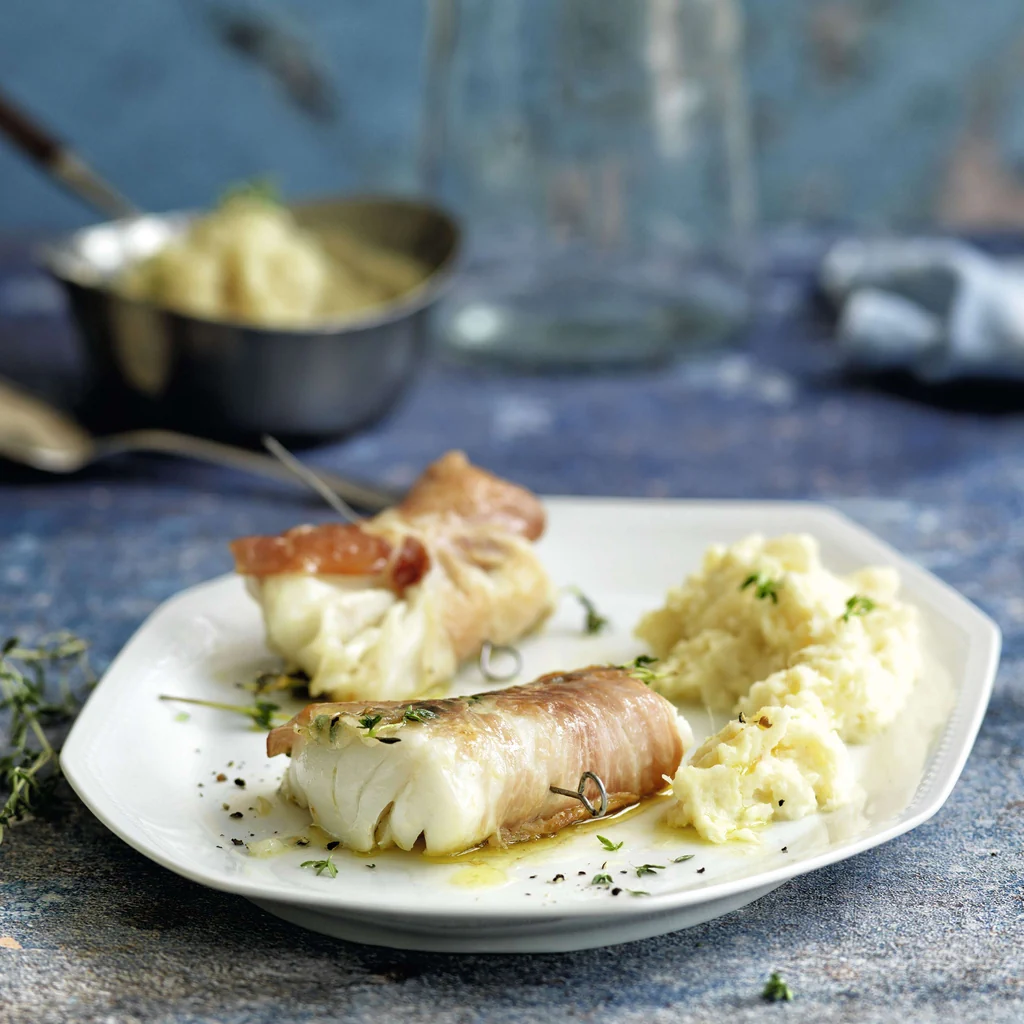 Cabillaud en manteau de jambon cru sur purée de panais