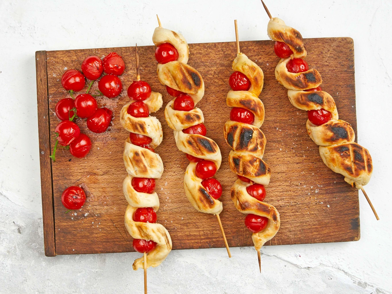 Pane attorcigliato ai pomodori