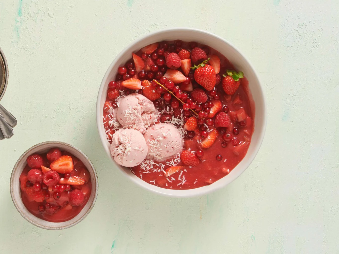 Rhabarbergrütze mit Beeren
