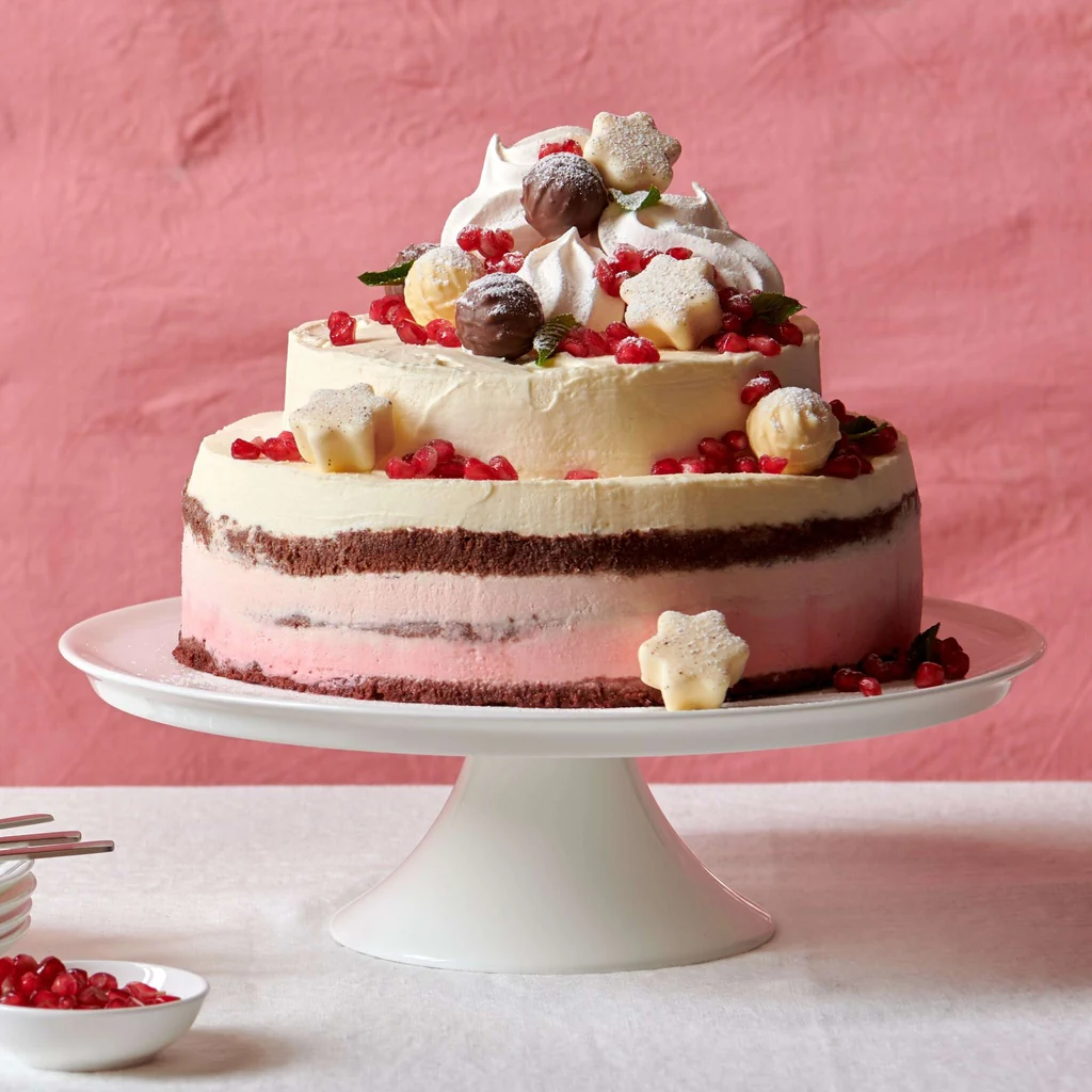 Torta gelato con chicchi di melagrana