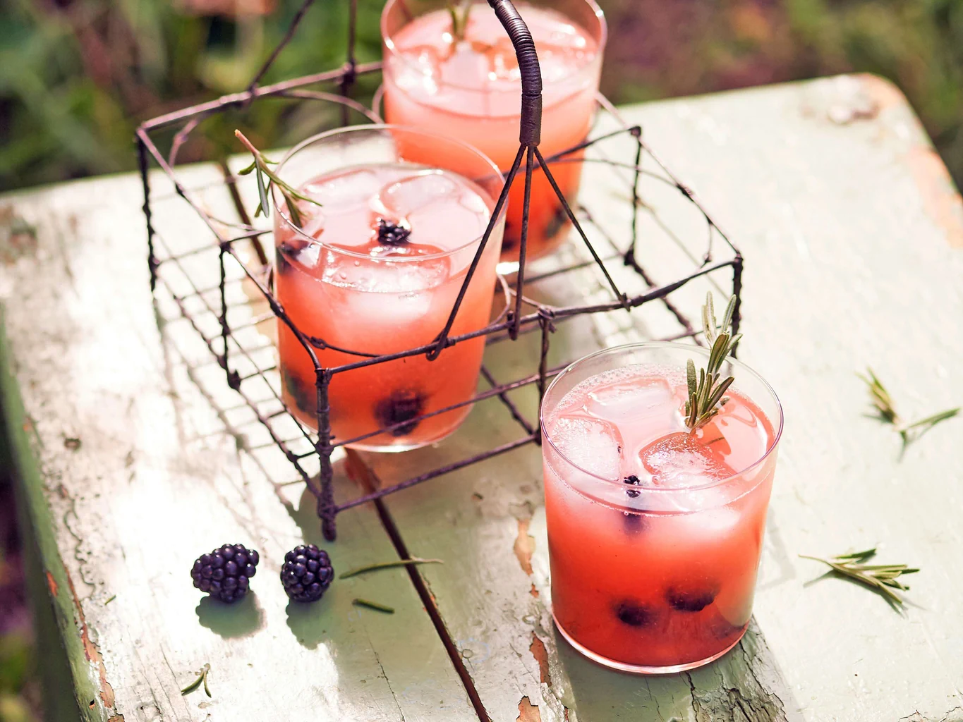Pink grapefruit cooler con vino bianco