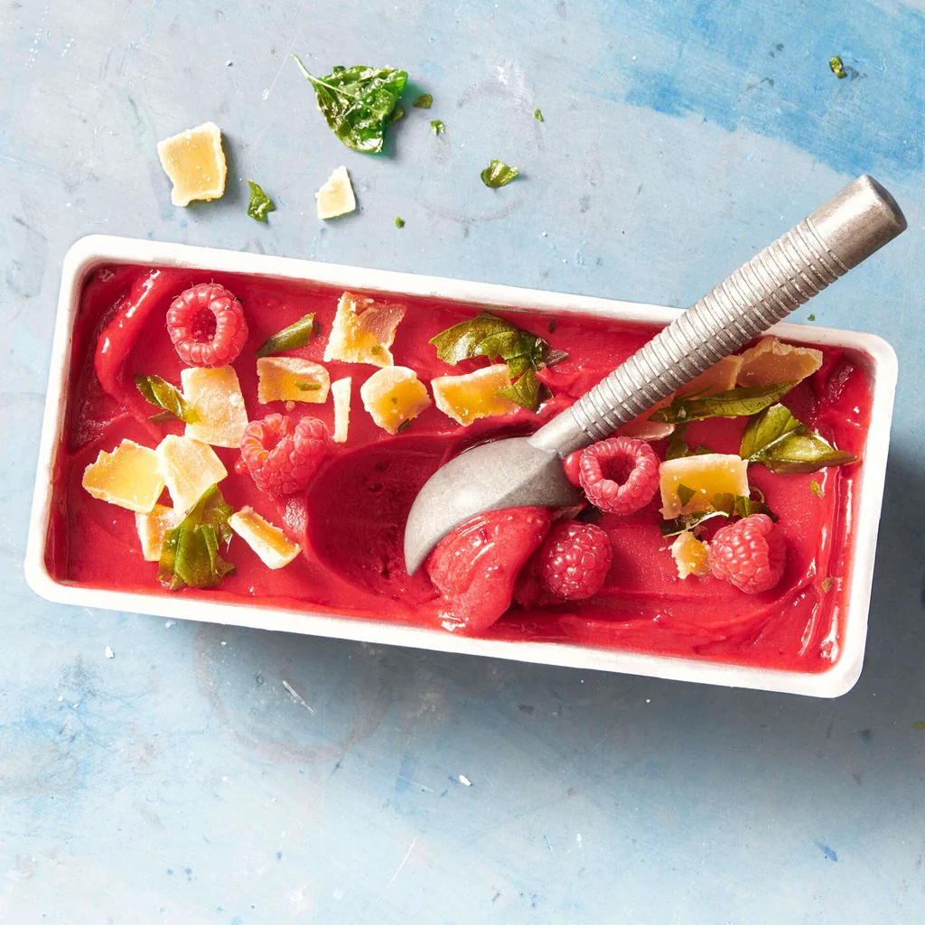 Sorbetto al lampone con basilico e zenzero